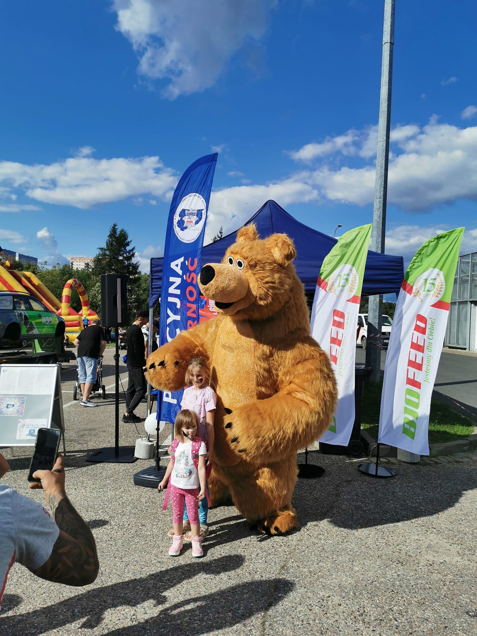 Festyn pt. „Bezpieczna droga do szkoły”.